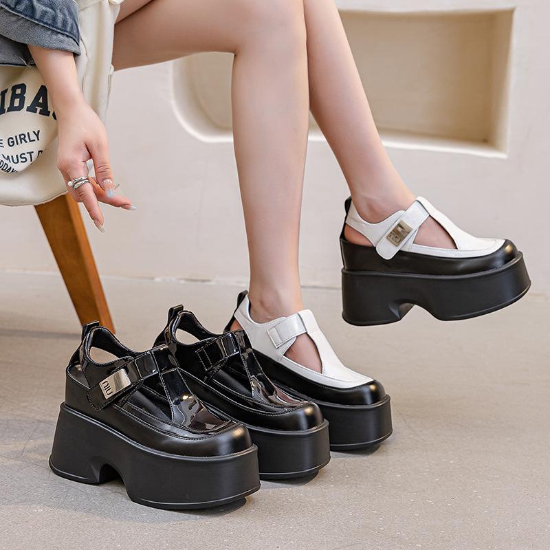 Baotou Hole Shoes Sandals Women's 2025 Summer New Thick-soled Muffin Women's Shoes Breathable Fashion Inner Height Increase Side Space