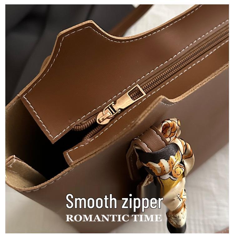 2025 Retro Large Capacity Women's Shoulder Tote Bag