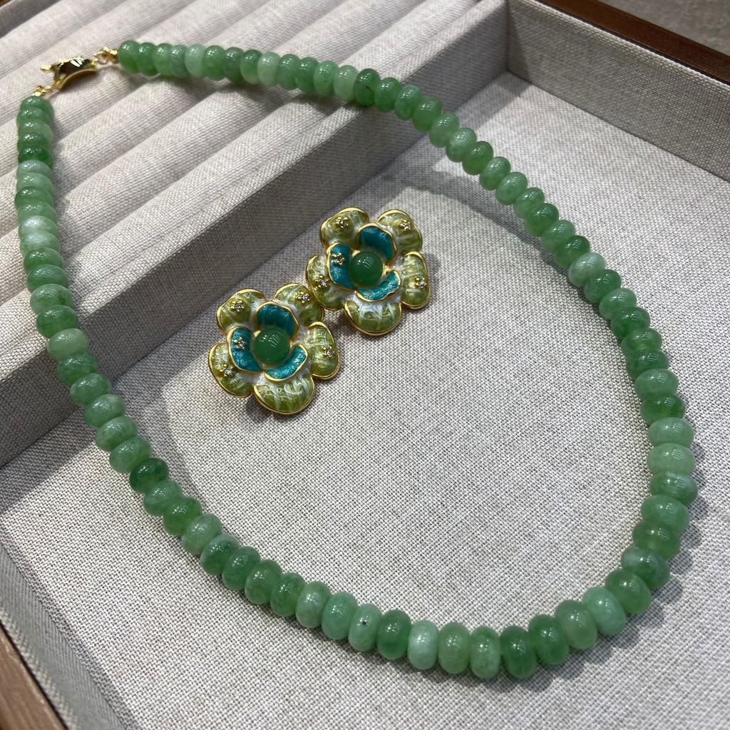 Retro Green Spring And Summer Holiday Necklace Set Love Bubble Gum Green Dongling Natural Stone Beaded Necklace Female