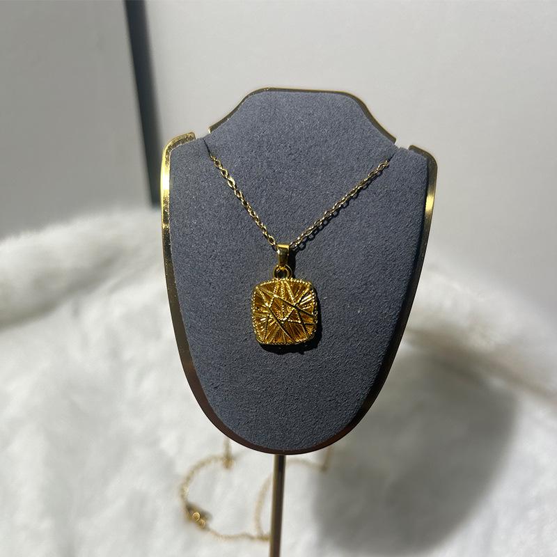 2024 Heart Pendant Clavicle Chain: Trendy Hollow Necklace Gift for Women