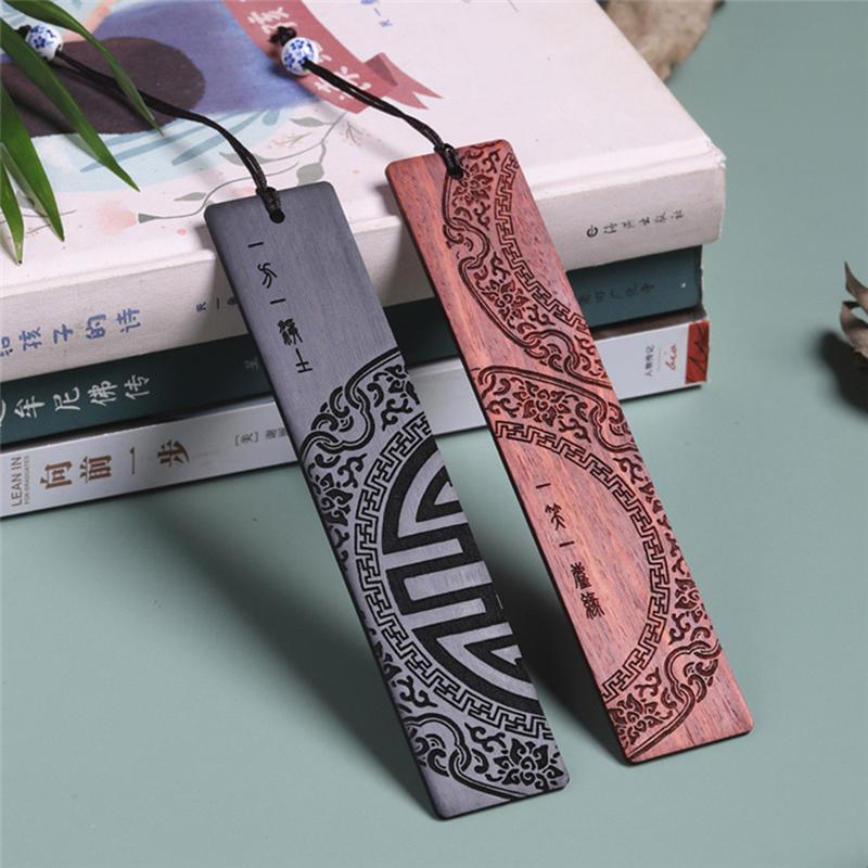 Pair of Chinese-Style Rosewood Bookmarks Reading Bookmarks Commemorative Gift Crescent-Shaped Bookmarks Gift for Book Lovers