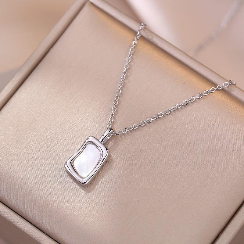 Women's Fashion Heart Pendant Necklace - Elegant, Simple Design, Versatile Clavicle Chain Jewelry