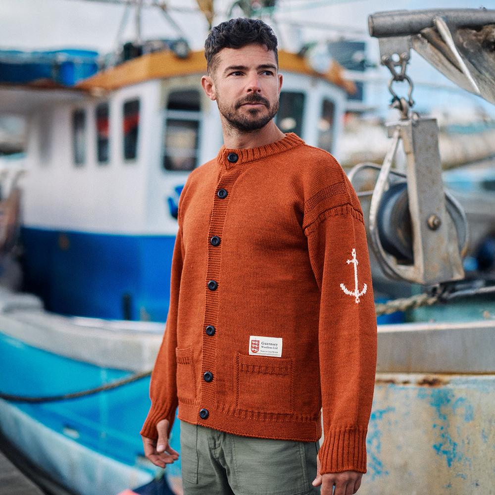 Guernsey Woollens Fischer Ganzkörper-Strickjacke - Gebranntes Orange