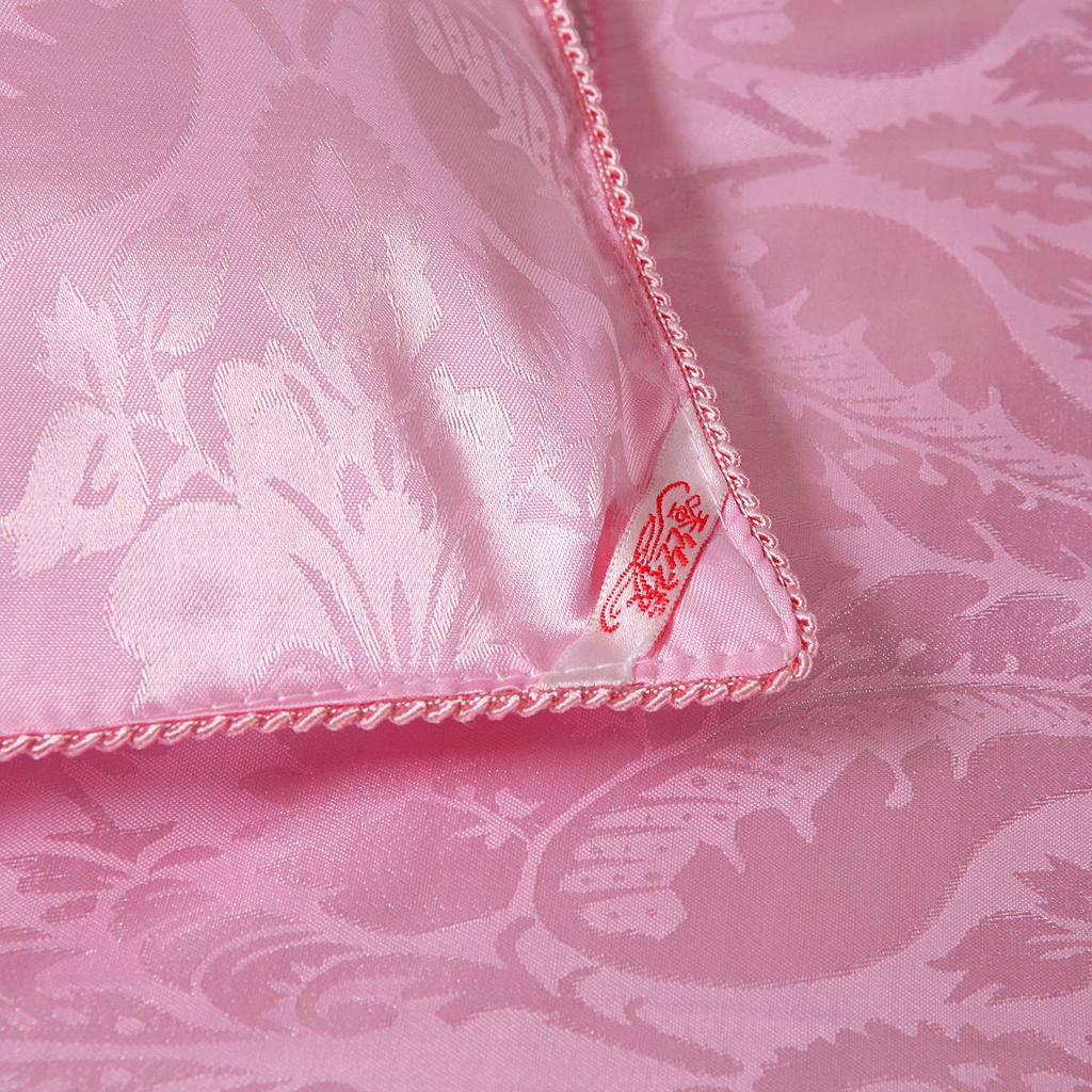 Silk Quilts, Comforters & Cotton Bedsheets for All Seasons: Ideal Company Gifts