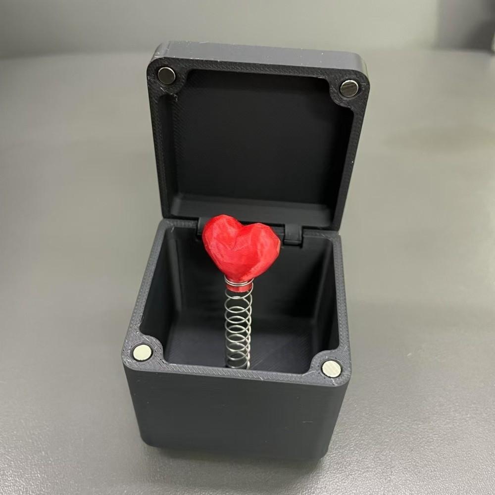 3D Printed Annoying Gift Box Funny Pop-Up Prank Storage Box Red Heart Shape Rose Gift Packaging Box Home Decoration