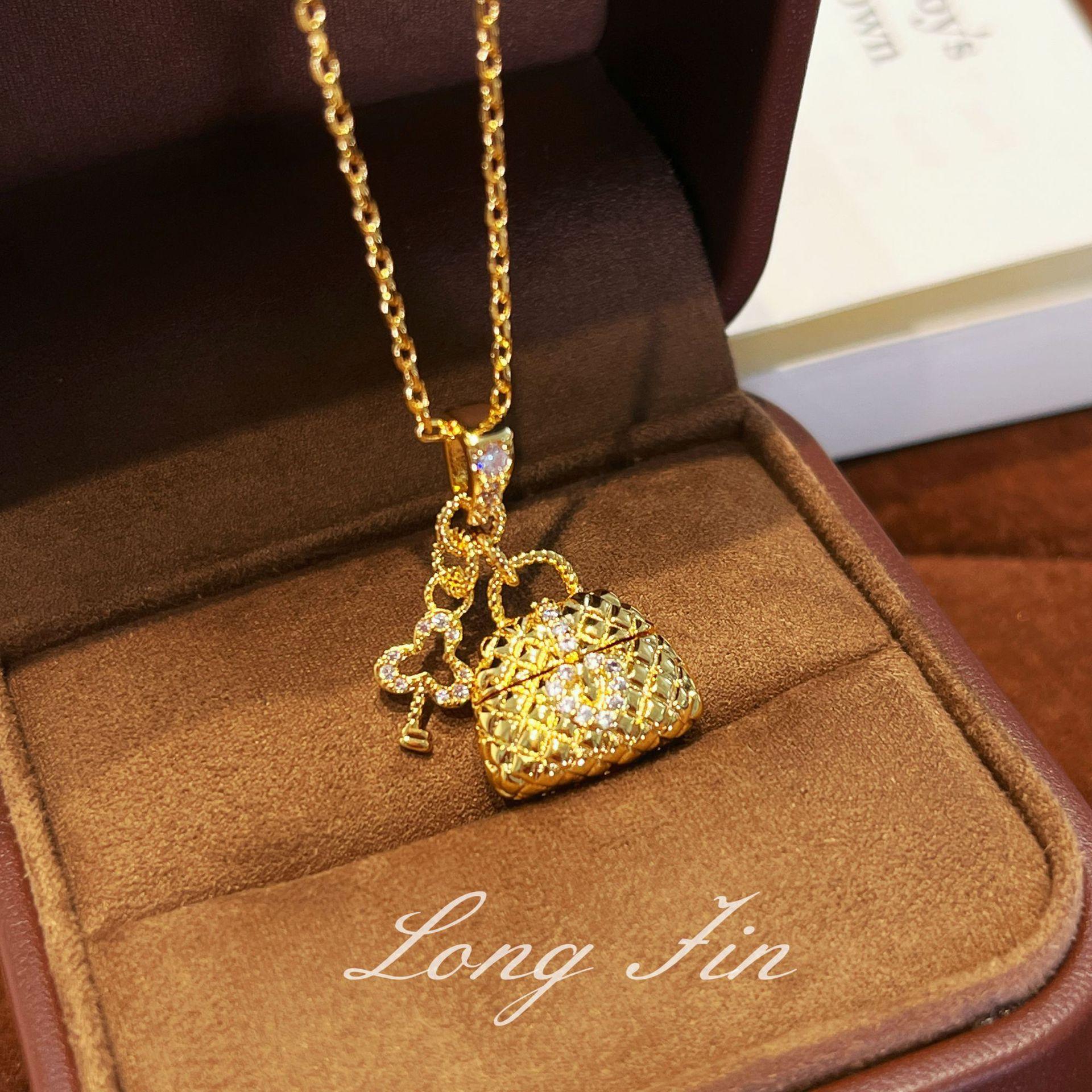 

Французская Легкая Роскошь Ретро Премиум Ромбовидная Сумка Сердце Подвеска-брелок на Шею Антикварный Стиль Открывающаяся Цепочка на Ключицу