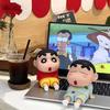 Crayon Shin Chan Character Phone Holder, Anime Desktop Accessories, Cartoon Tv Watching Phone Holder, Cute Doll Accessories