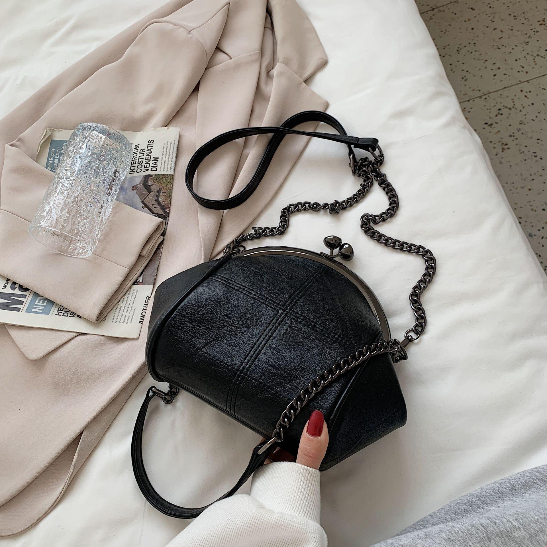

New solid color simple shell bag large capacity portable change bag fashion chain oblique span shoulder mobile phone bag чёрный