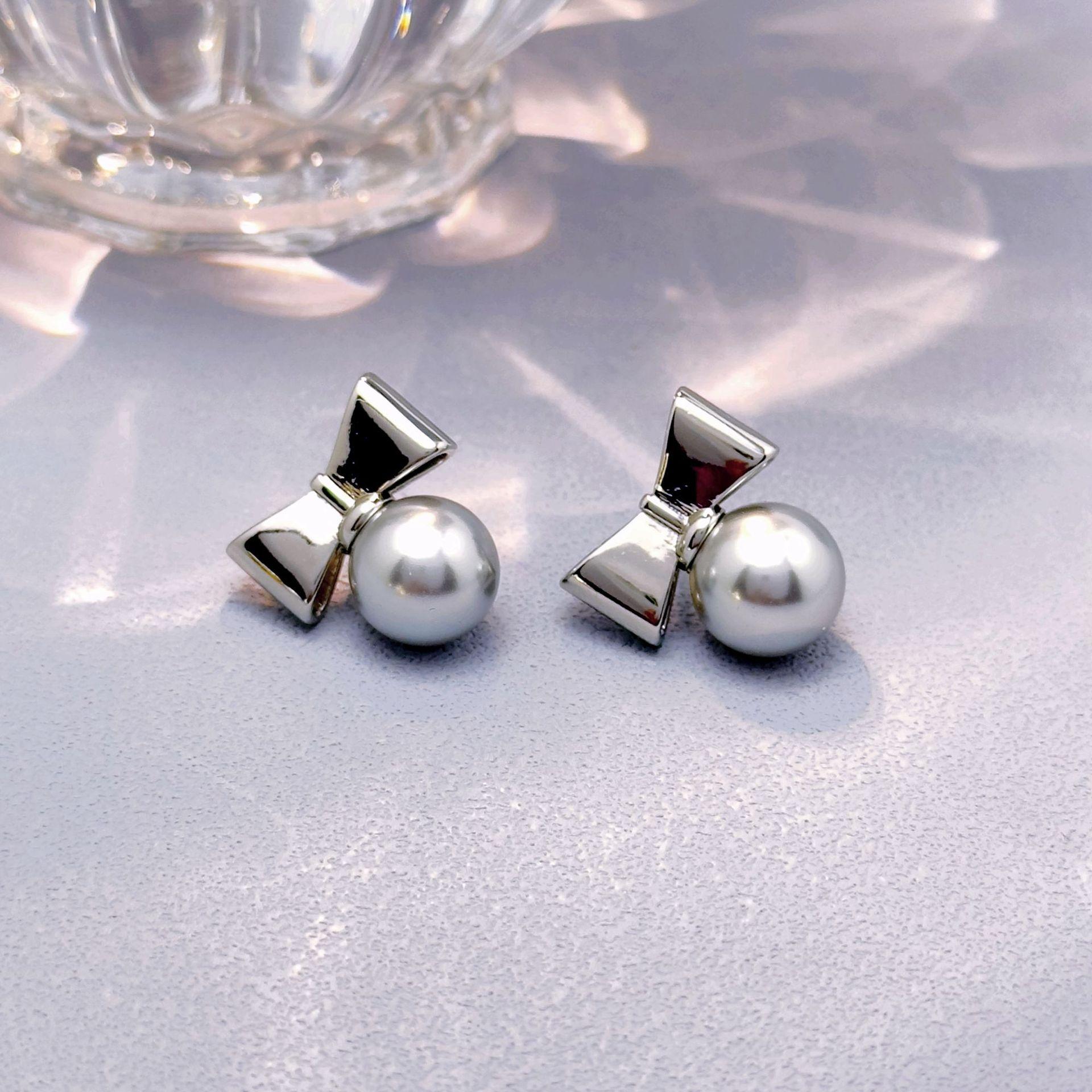 

Cute And Sweet Bow Stud Earrings Are Fashionable, Light Luxury, Simple Atmosphere, Versatile And Advanced платиновий