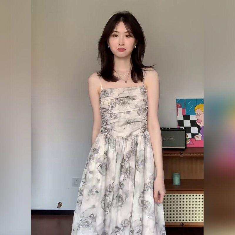 

Женский сладко-пряный цветочный костюм-юбка - Летняя шаль и французское платье на бретелях S (Below 90 jin)