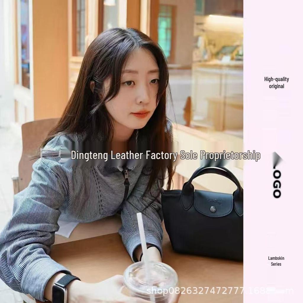 Hochwertige Mini-Knödeltasche aus Nappaleder mit Drachenprägung, Vielseitig für den Weg zur Arbeit, zum Tragen in der Hand, über der Schulter, mit verstellbarem Crossbody-Riemen.