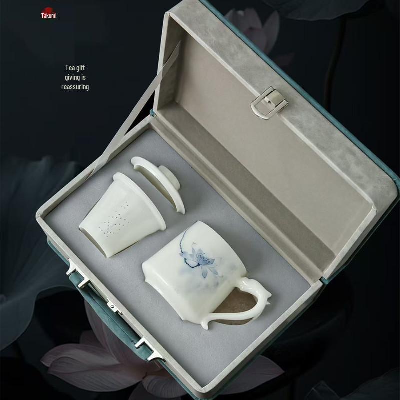 Large Hand-Painted Jade Porcelain Cup with Lid and Handle for Tea Brewing