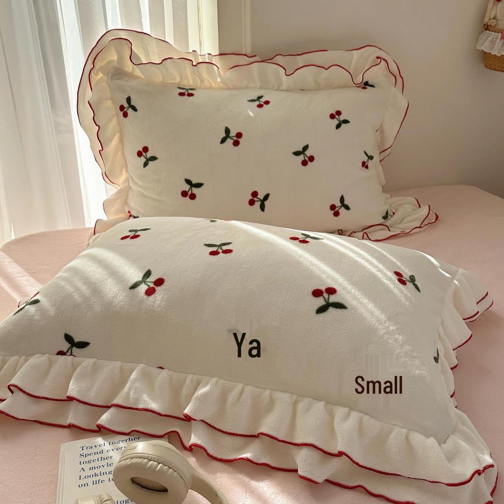 Cherry Lace Overlock Velvet 4-Piece Winter Bedding Set