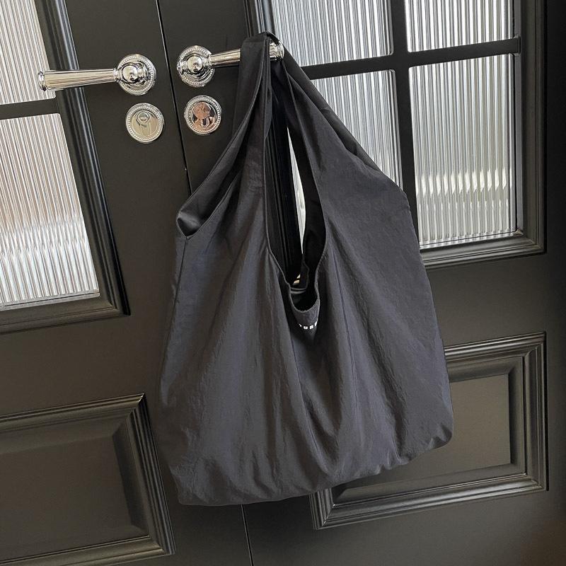 

2025 осень новая большая сумка хозяйственная сумка быстросохнущая парусиновая сумка сумочка сумка-тоут большая вместимость сумка на плечо женская чёрный