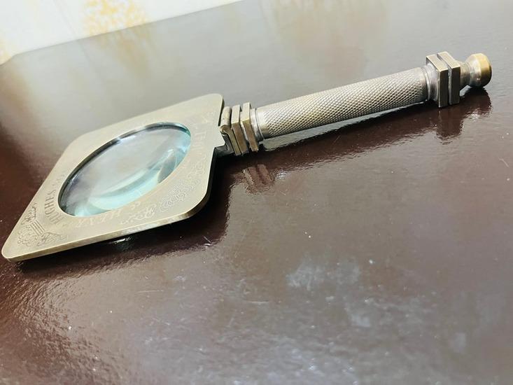 

Латунна портативна лупа, , колекційна лупа для читання дрібним шрифтом, подарунок на річницю, подарунок на випускний, подарунок для нього M латунний