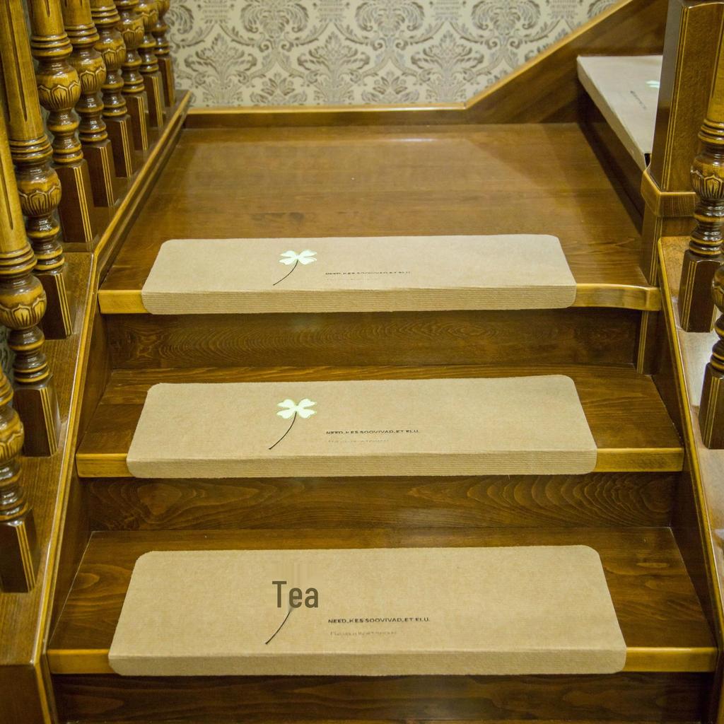 Luminous Anti-Slip Self-Adhesive Stair Tread Carpets for Solid Wood Floors