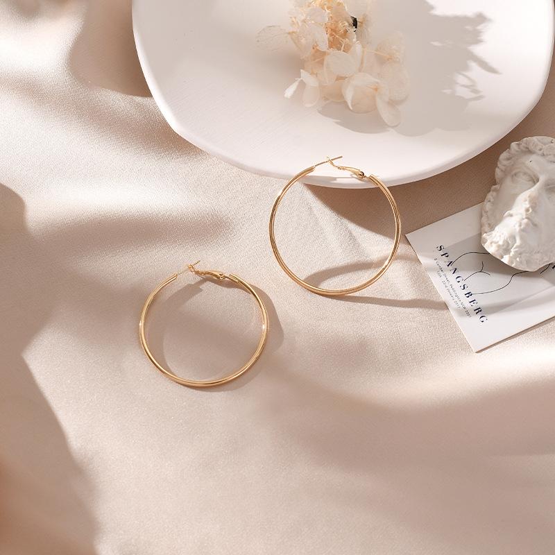 Exaggerated Large Plated Ear Clips Light Luxury Niche High-end Unique Design Trendy Gift Elegant Lady's Classic Casual Jewelry