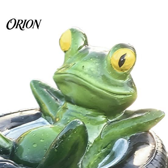 Fun Fish Tank Decoration Resin Floating Frog Figurine with Tire Swim Ring, Lazy Statue, Weather-Resistant Swimming Pool Decor Pond Decor, Ornament for
