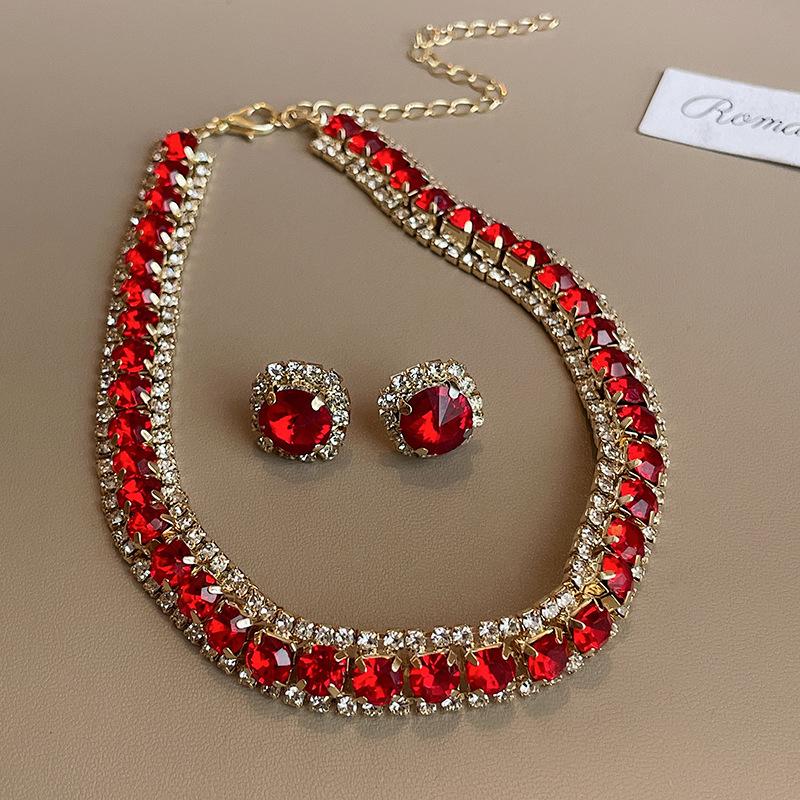 Retro Rhinestone Floral Jewelry Set: Elegant Stud Earrings & Luxury Clavicle Necklace