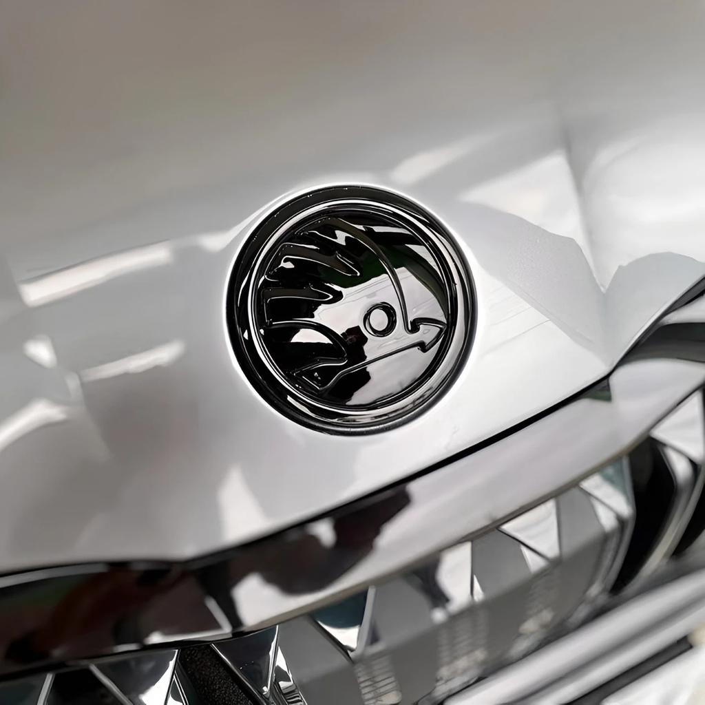 2025 Nou 80mm 90mm 100mm Insignă Logo Mașină Grilă Frontală Mașină Emblema Portbagaj Spate pentru Skoda Octavia Rapid Fabia A7 Superb KAMIQ VRIS Ac