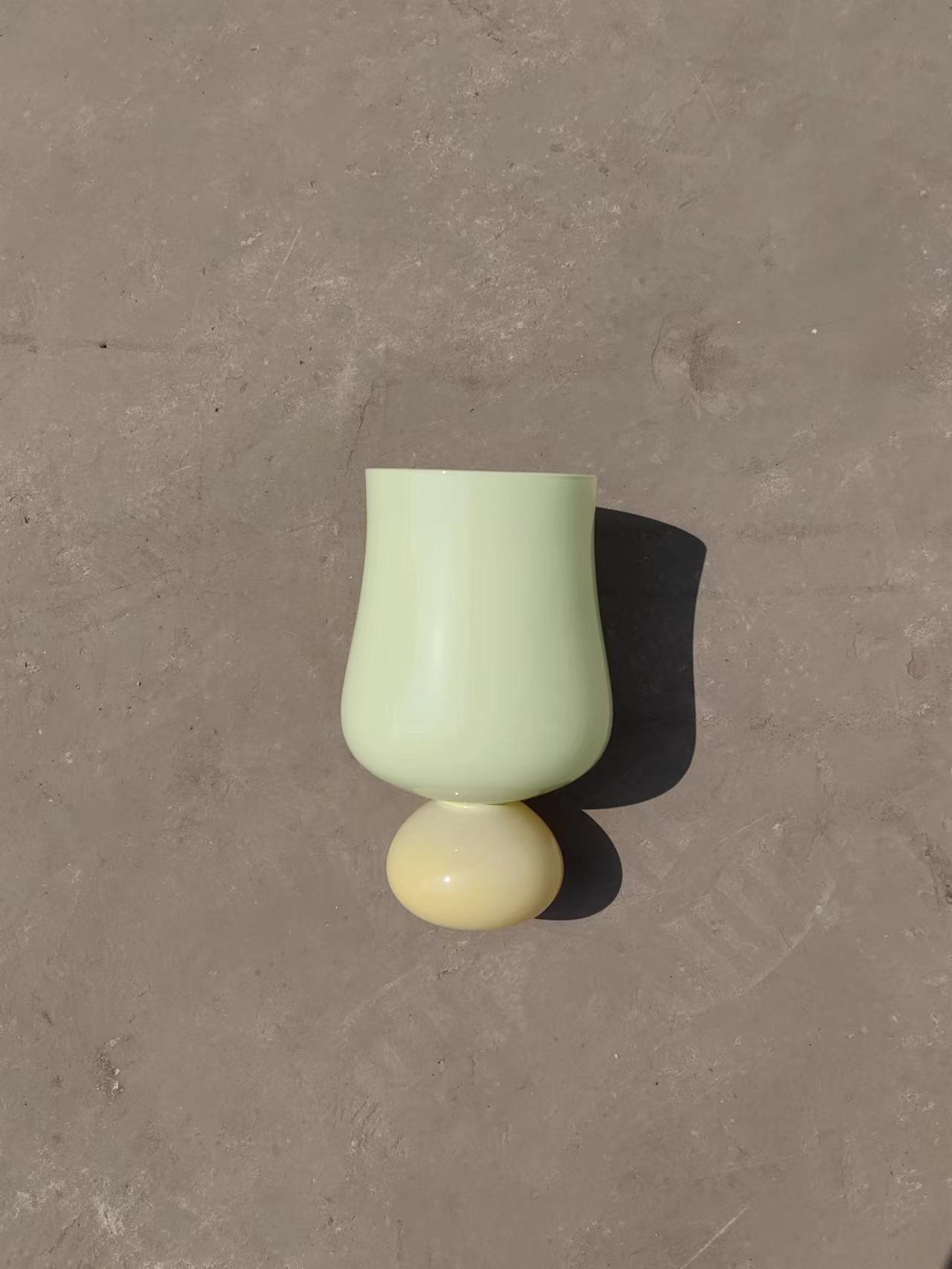 

Красочная стеклянная кружка с цветком тюльпана, стеклянная кружка в стиле ретро, ​​чашка для воды на высоких ножках, чашка из боросиликатного стекла, милое девичье сердце, бокал для вина и молока 401-500ml