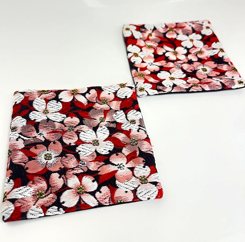 Set mit 2 japanischen Brokat-Kimono-Untersetzern (Hanayagi)