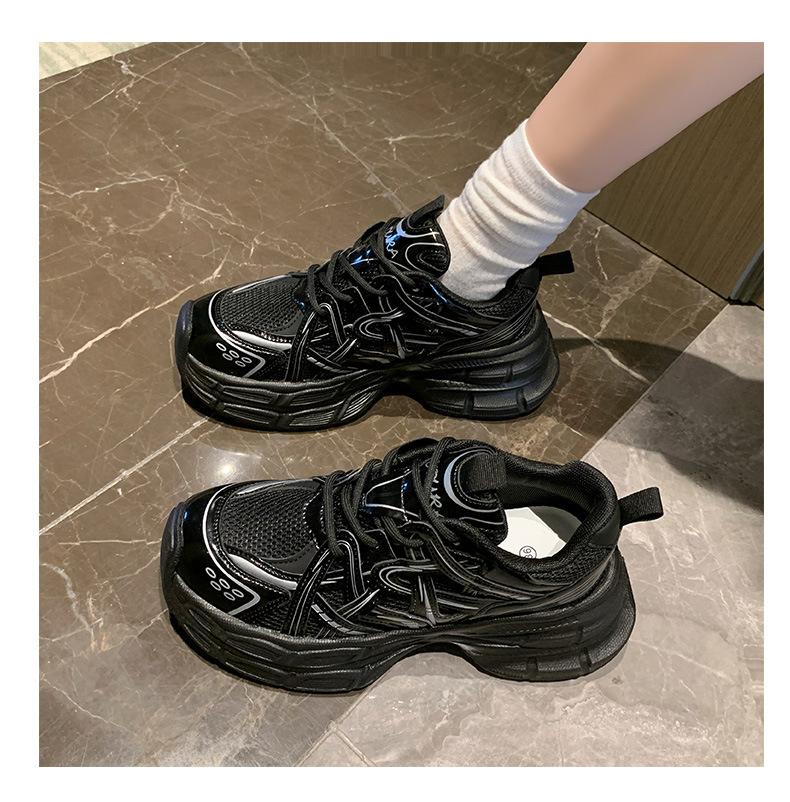 Star thick-soled Forrest Gump shoes 2025 new versatile and lightweight muffin explosion inner height increase dad shoes sports little white shoes