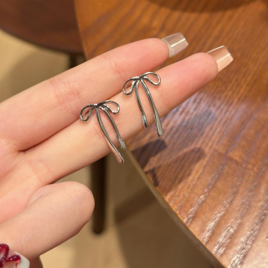 Minimalist Design Bow Streamer Stud Earrings Femininity Fashion Versatile Niche Design Sense Daily Commuter Earrings
