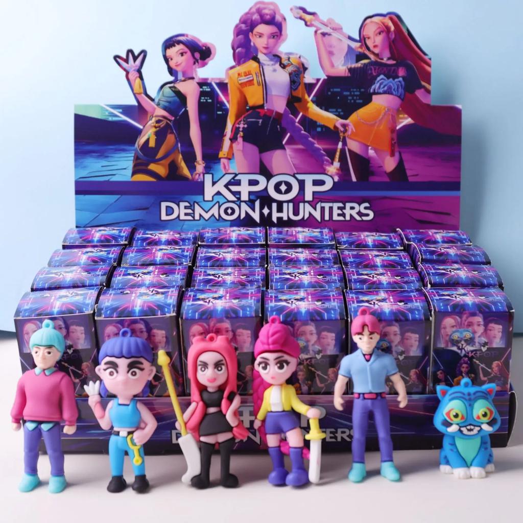 Nouvelle Série de Figurines Boîte Aveugle Groupe de Filles Chasseuses de Démons KPOP Porte-Clé Pendentif en Caoutchouc Souple Ornement d'Affichage Boîte Aveugle de Bureau popmart