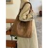Tote Bag with Large Capacity, Suitable for Commuting, Versatile Single Shoulder Crossbody Bag