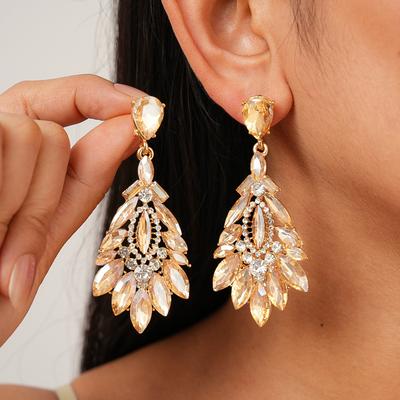 Gerichtsstil Hohl-Wassertropfen-Ohrringe mit Diamanten besetzt Retro Exquisite Ohrringe