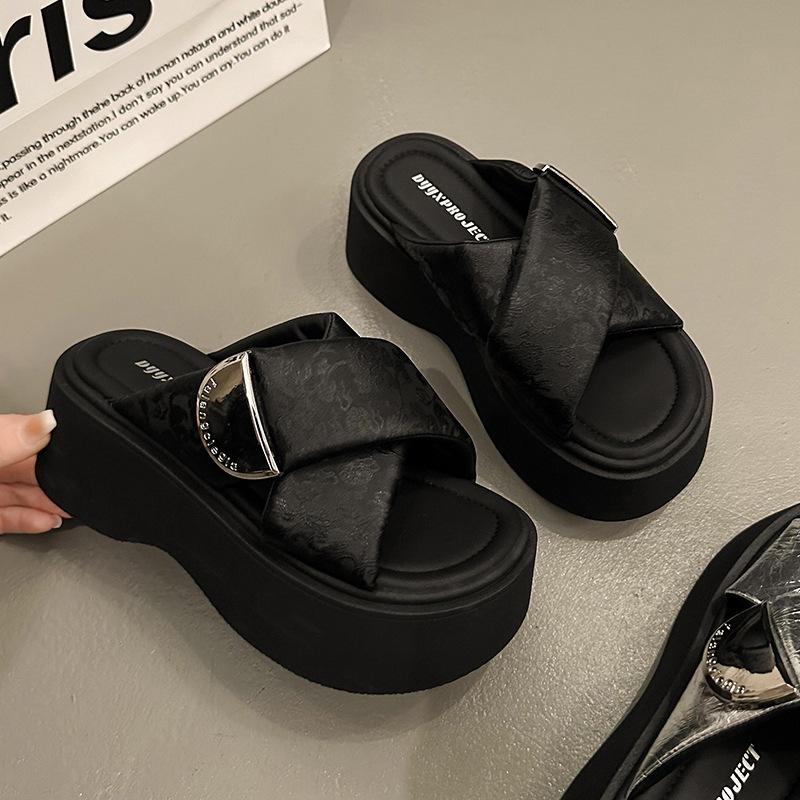 Popular national style thick bottom heightening slippers women's summer outer wear 2025 new new Chinese cross one-word drag Internet celebrity sandals