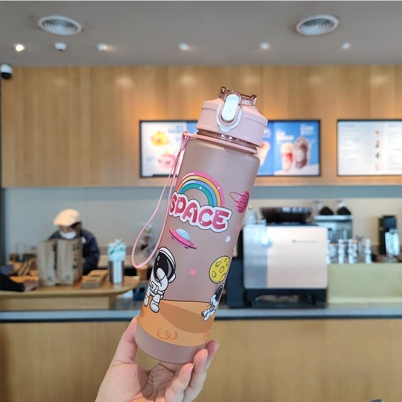 650ml Cute Cartoon Astronaut Heat-Transfer Plastic Cup Outdoor Sports Portable Lanyard Straw Locking Student Water Cup