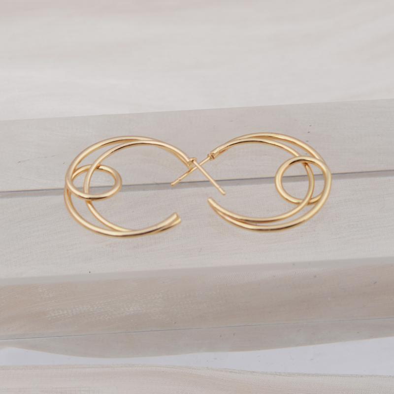 Classic Hollow Moon Shape Dangle Earrings for Women Trendy Golden Metal Round Circle C Shape Drop Earrings Geometry Jewelry