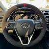 Personalizacja Pokrowiec na Kierownicę Samochodową Ręczne Szycie Zamsz Skóra Antypoślizgowy Do Toyota Corolla RAV4 2019-2022 Camry 2018-2022