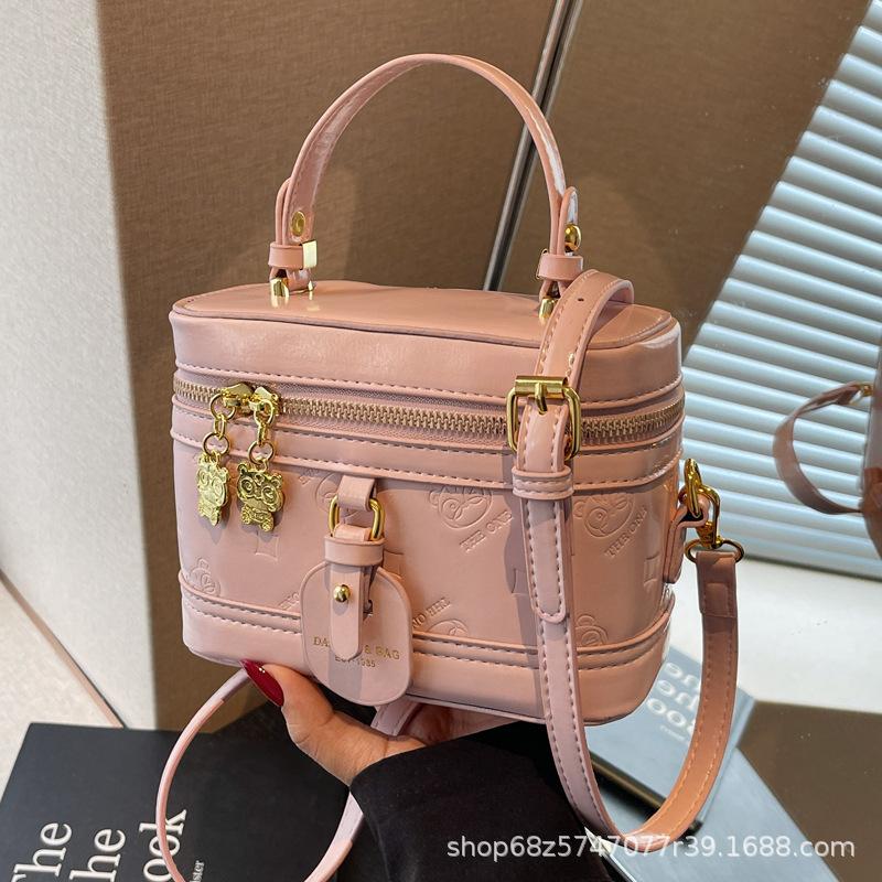 2025 new small bag women's fashion niche design portable small square bag retro texture shoulder messenger box bag