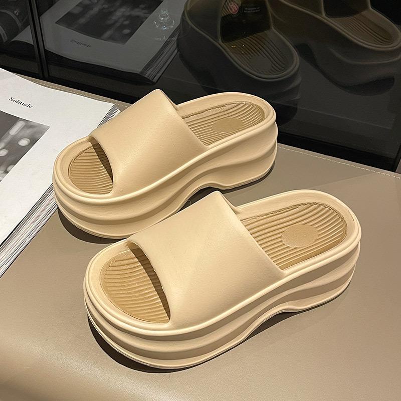 Zapatillas de EVA gruesas de moda, nuevas zapatillas de verano 2024 para mujer, sandalias de plataforma para el hogar, ropa de abrigo de moda, zapatillas elevadas antideslizantes para mujer.