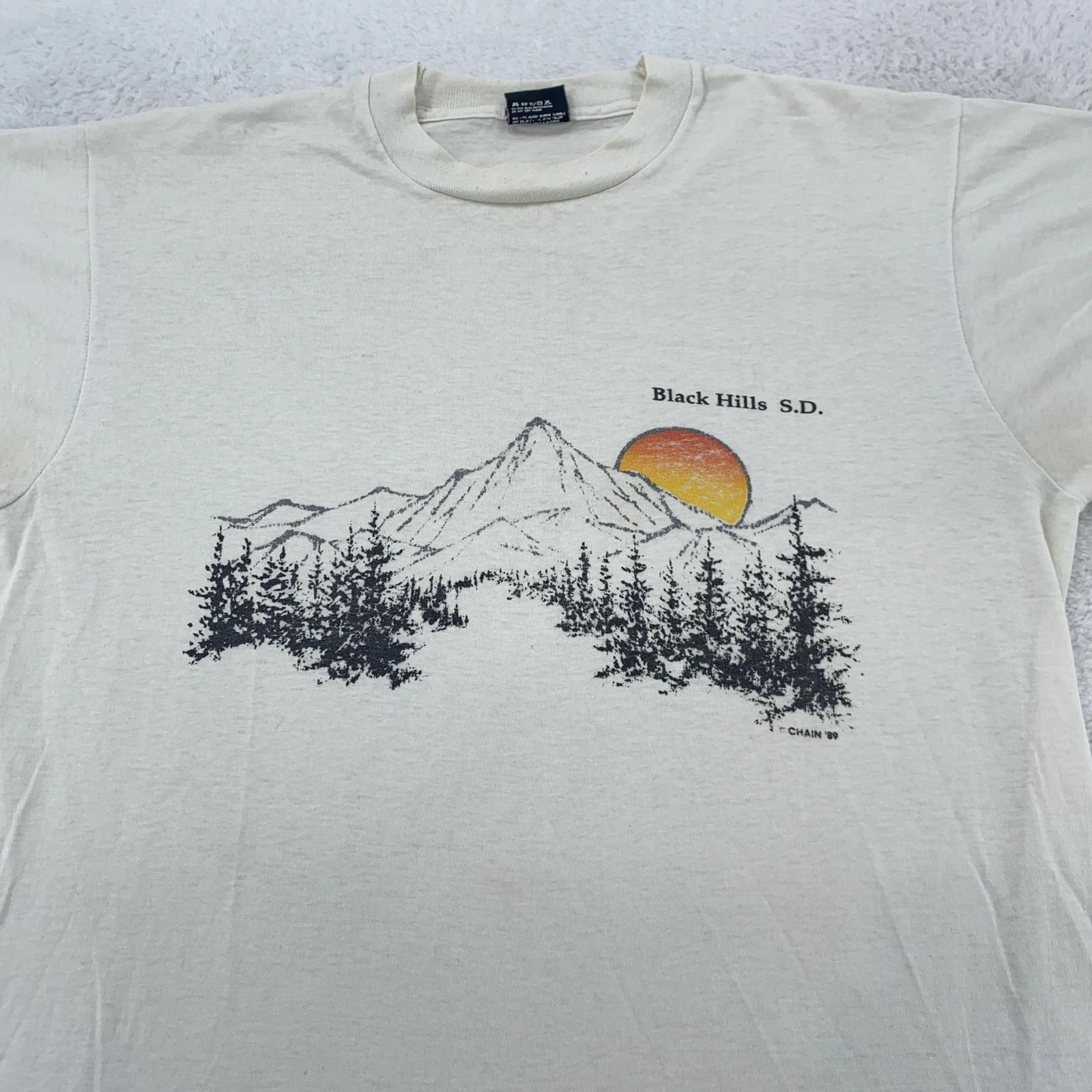 

Vintage Black Hills SD Shirt Mens Medium White Mountain Sunset Graphic 80s USA S