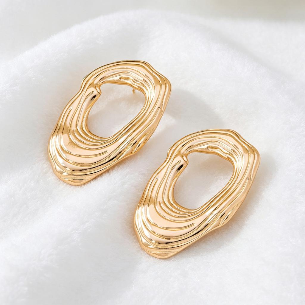 European and American Simple Hollow Ring Stud Earrings Atmospheric Retro Elegance