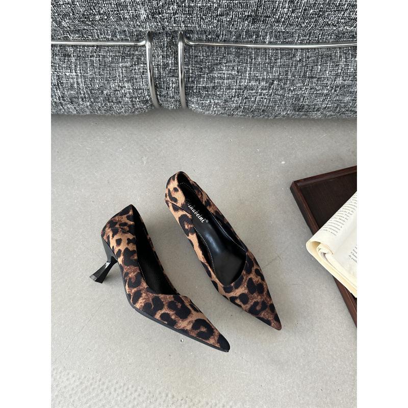 2025 autumn and winter new pointed head shallow mouth high heels fashion versatile temperament celebrity commuter high heels single shoes