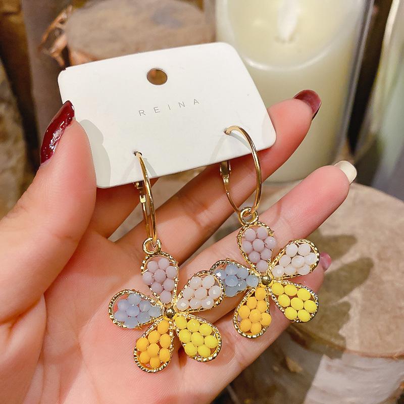 

Colored rice beads five-petaled flower ear buckles small fresh and sweet versatile earrings 2025 early spring new atmosphere earrings