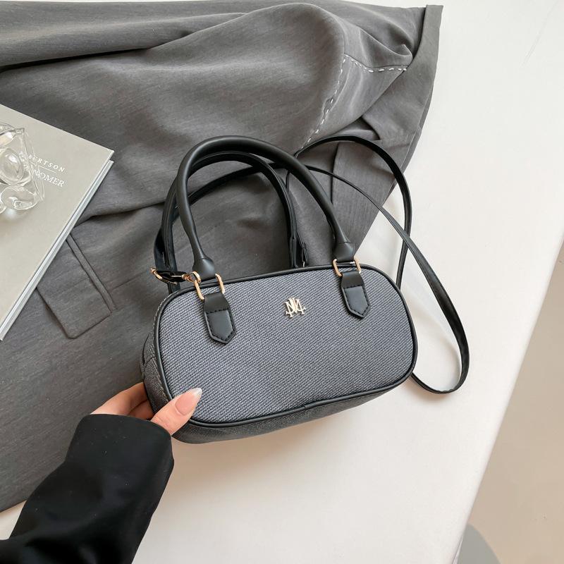 2025 spring new casual foreign style shoulder bag simple fashion pillow bag messenger bag trendy women's bag high sense