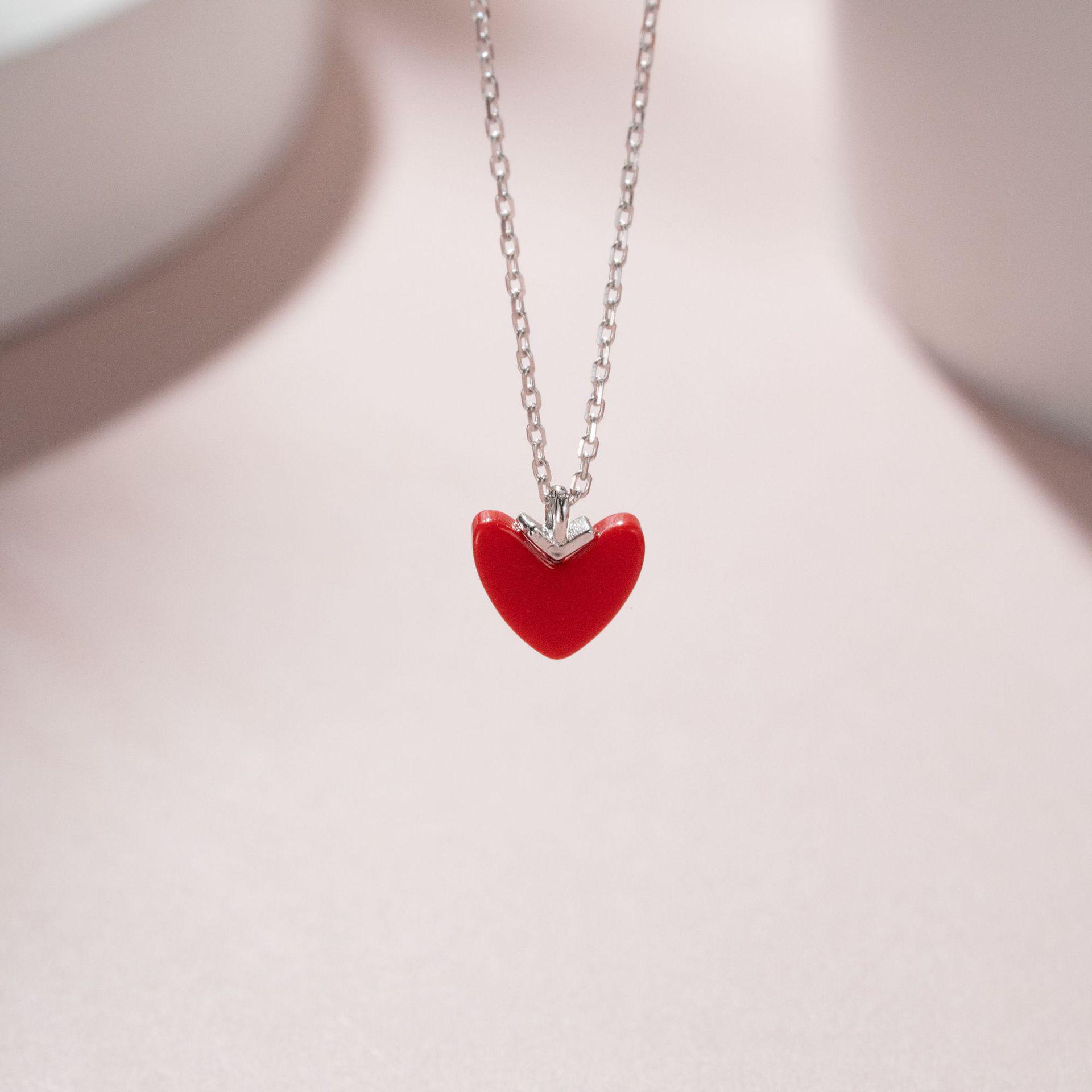 Модное серебряное ожерелье S925 с красным сердцем - Универсальное украшение на ключицу.