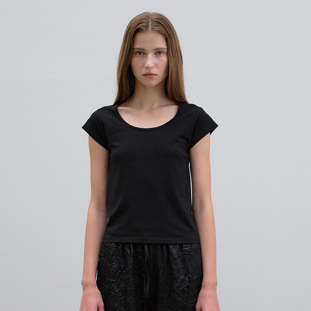 NOEUD Lean U-Neck Tee (Black)