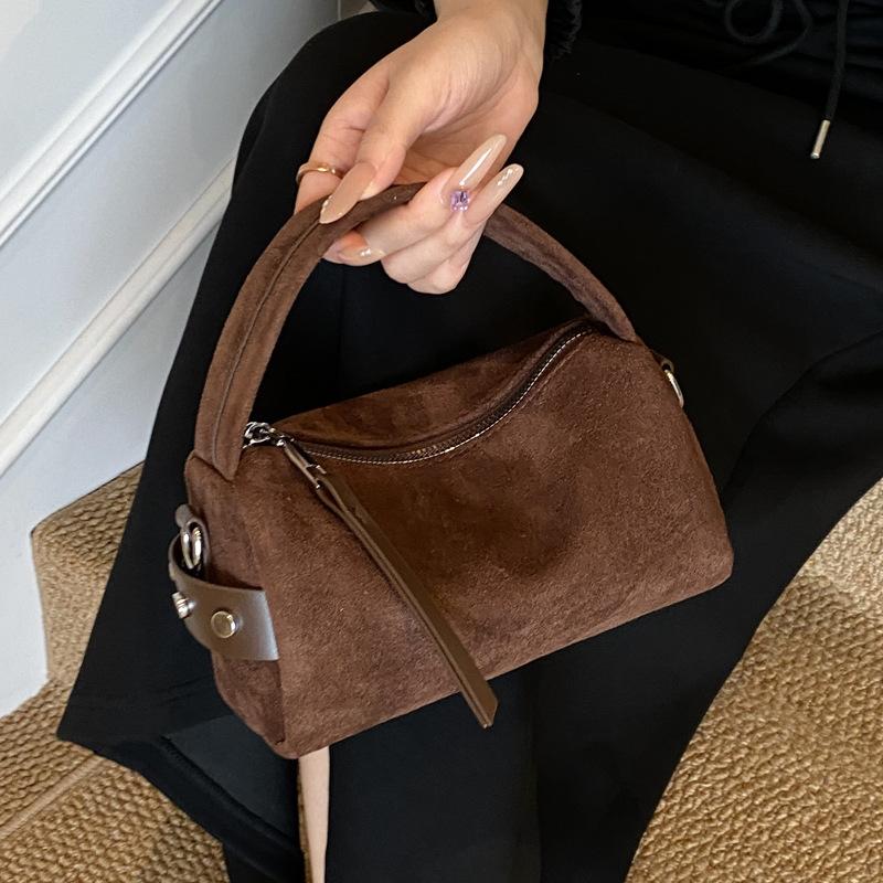 2025 New Retro Matte Handheld Pillow Bag Niche Casual Armpit Bag Temperament Commuter Shoulder Crossbody Bag for Women