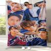 HD Stray Kids Kpop Star Flanelldecke, Ultra Weiche Warme Plüschdecke für Zuhause Schlafzimmer Bett Sofa Abdeckung Camping Picknick Geschenk