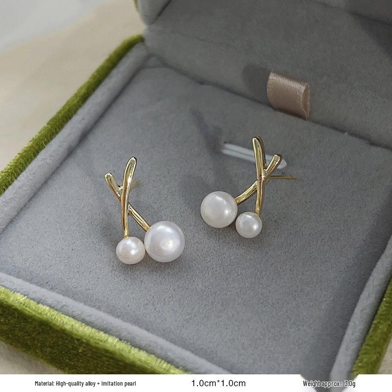 French Retro Pearl Plaid Earrings: Luxury Korean Studs for Women