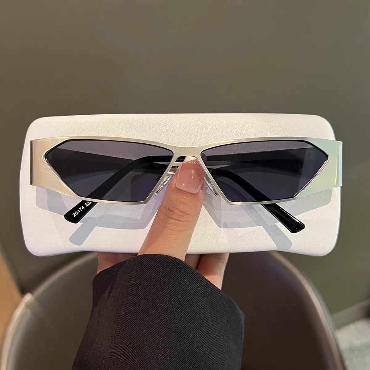 Y2K Millennial Style Cyberpunk Sunglasses Narrow Frame Dancing Sunglasses Babes Personality Advanced Sense