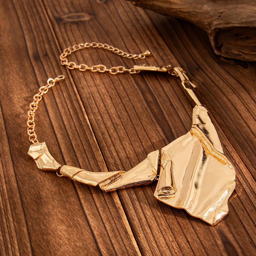 Geometric Irregular Twisted Triangle Necklace High Sense Versatile Clavicle Chain Personality Exaggerated Necklace