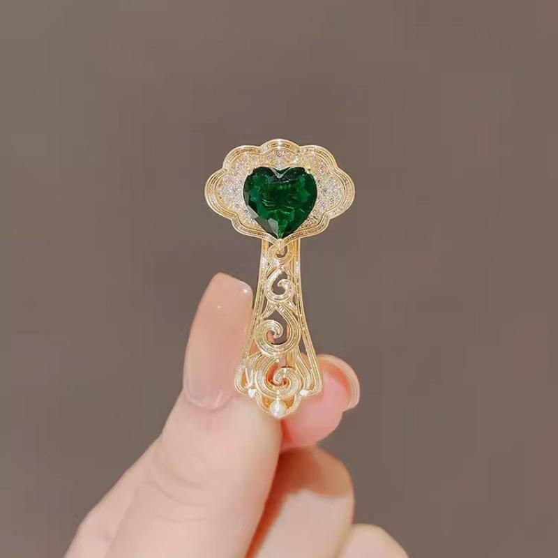 A Satisfying Emerald Crystal Brooch for High-end Women, A Chinese-style Retro Imperial Brooch